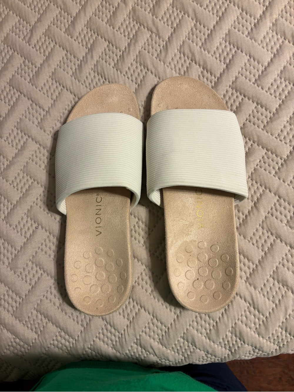 Vionic Cream Slide Sandals with Wide Ribbed Strap